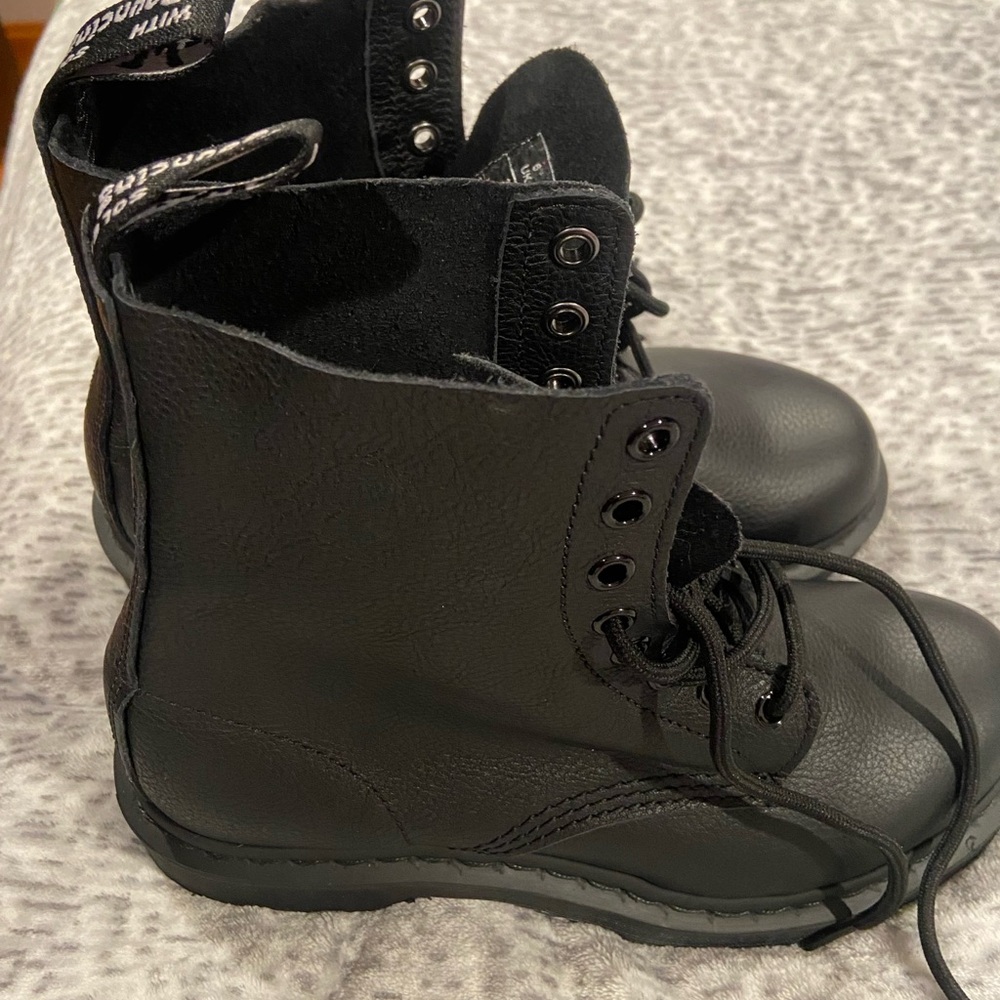 DR MARTENS Black Combat Boots  brand new